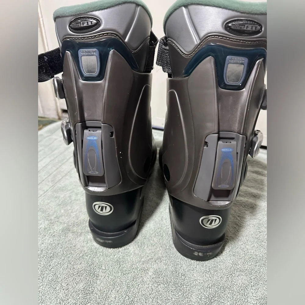 Women Tecnica Dark Gray Ski Boots with Metallic Buckles size 6